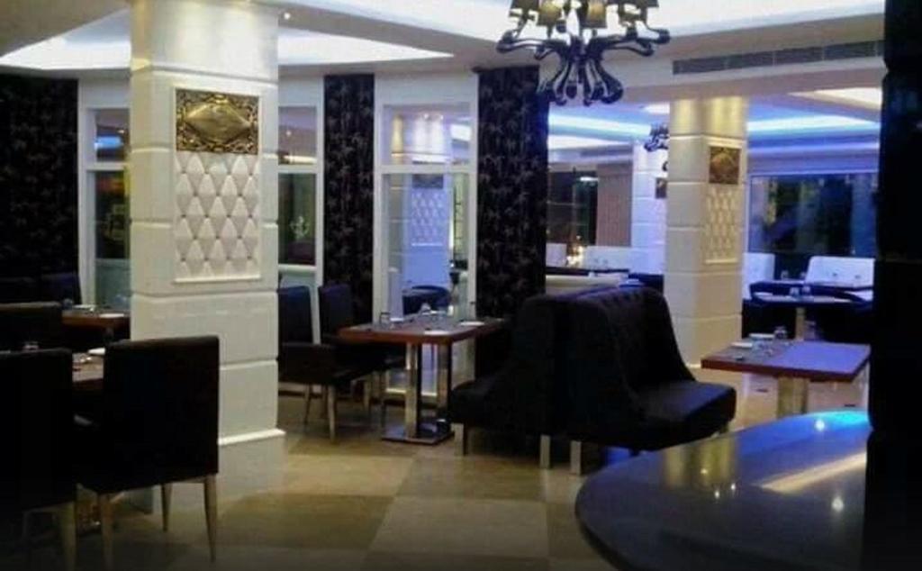Hotel The Pgs Vedanta Kochi Zewnętrze zdjęcie