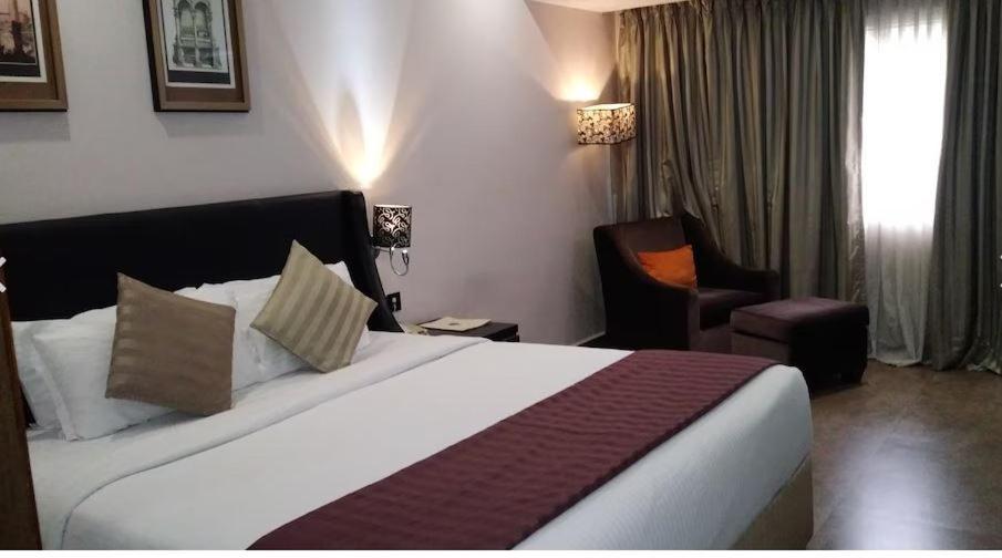 Hotel The Pgs Vedanta Kochi Zewnętrze zdjęcie