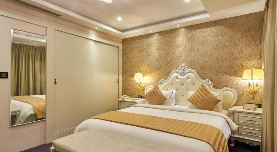 Hotel The Pgs Vedanta Kochi Zewnętrze zdjęcie