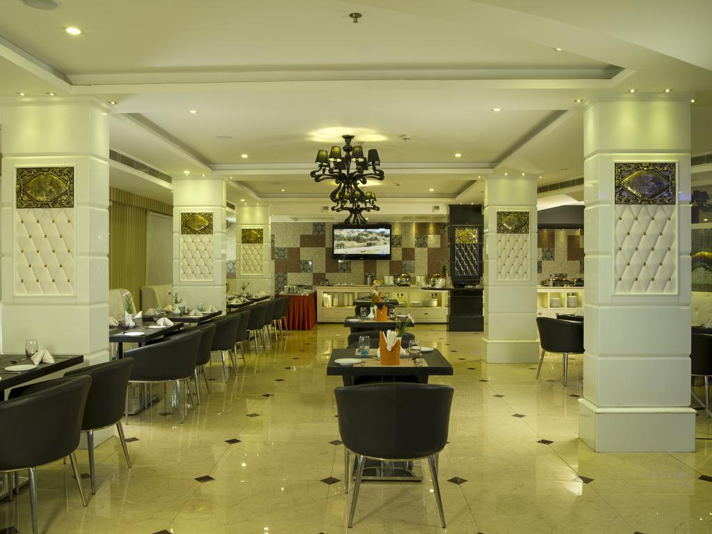 Hotel The Pgs Vedanta Kochi Zewnętrze zdjęcie