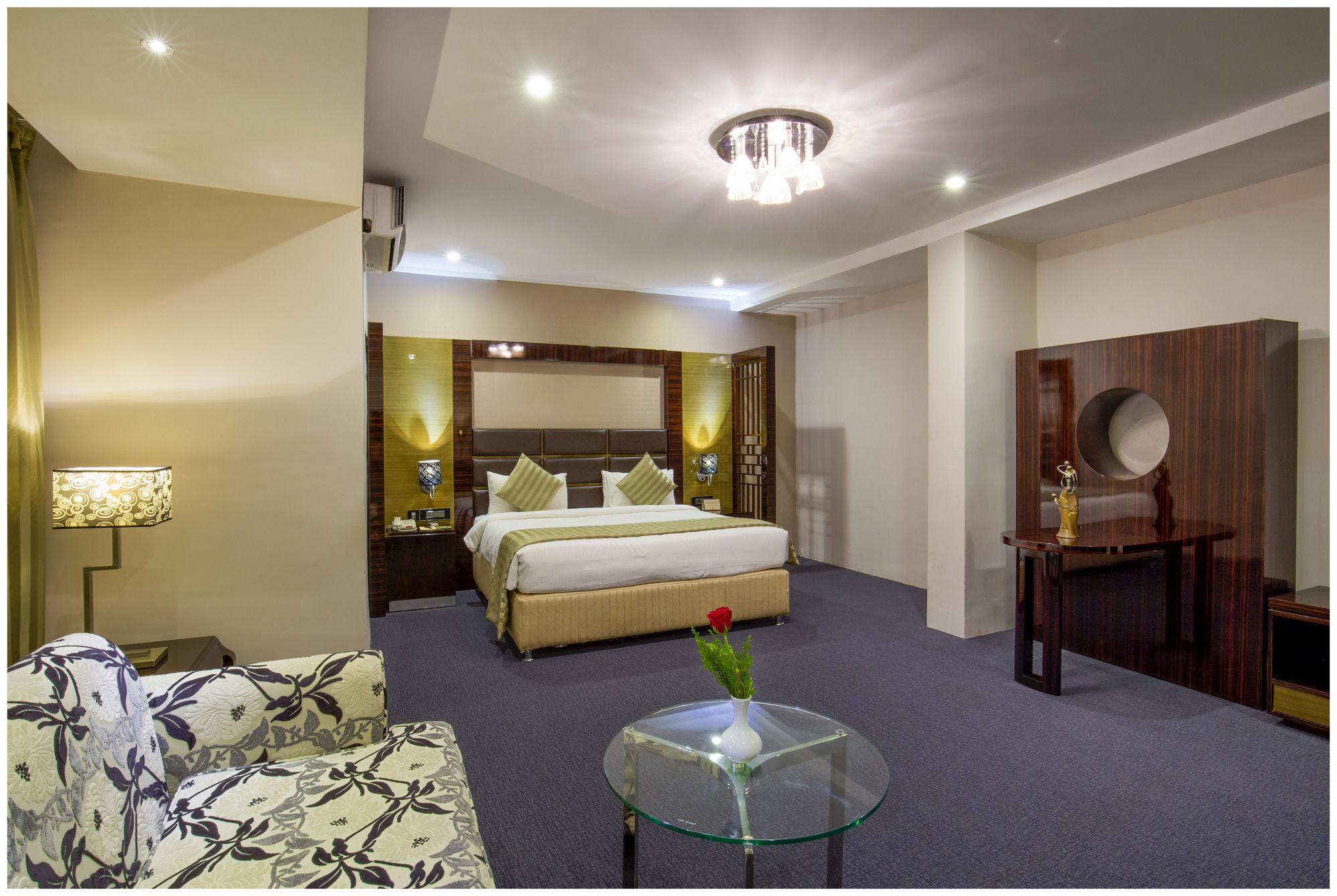 Hotel The Pgs Vedanta Kochi Zewnętrze zdjęcie