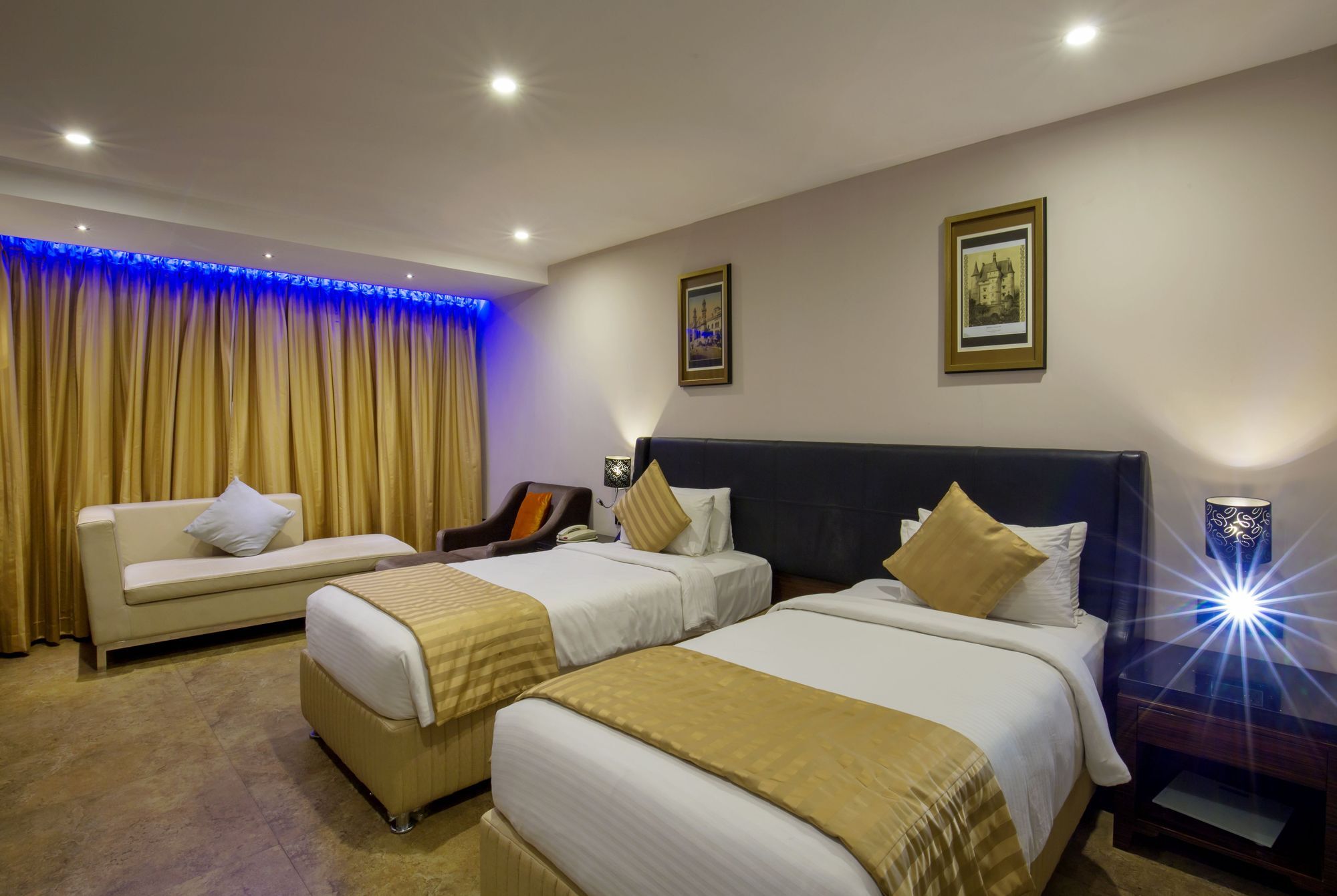 Hotel The Pgs Vedanta Kochi Zewnętrze zdjęcie